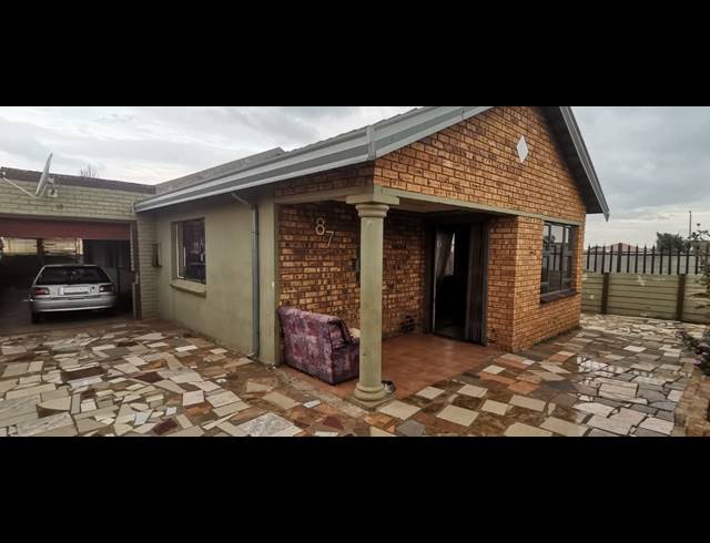 4 BEDROOM HOUSE FOR SALE IN EDEN PARK